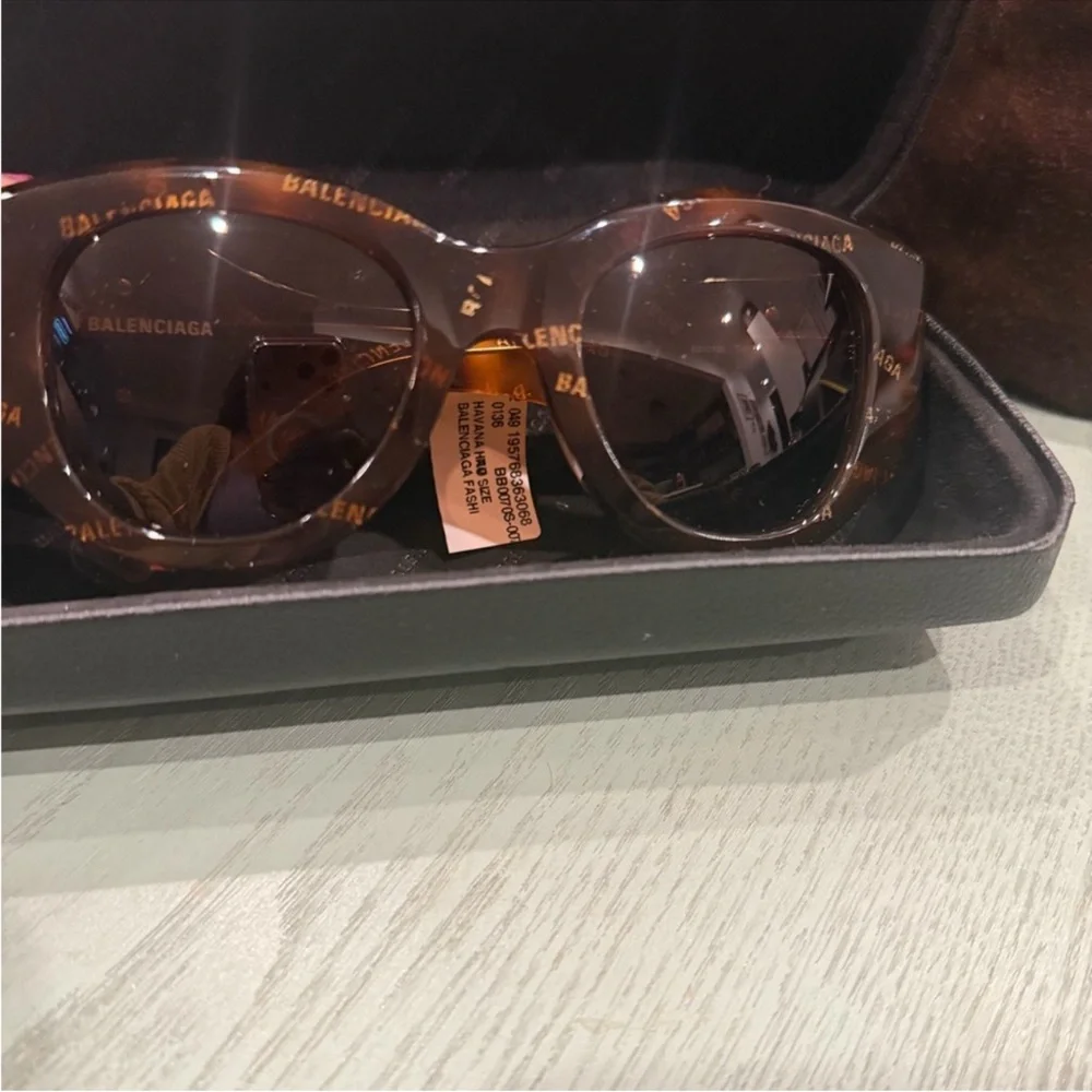 Balenciaga Tortoiseshell Cat-Eye Sunglasses - Brown - Picture 5 of 9